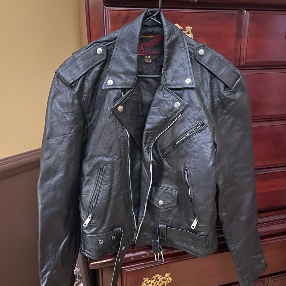 80’s Vintage Women’s Black Leather Biker Jacket! In excellent condition.